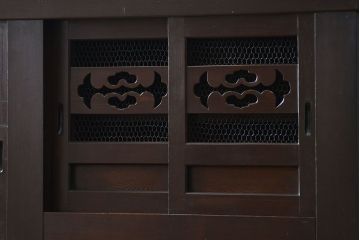 アンティーク家具　アンティーク 丸桟仕上げのモダンな6尺水屋箪笥 (キャビネット、食器棚、戸棚)