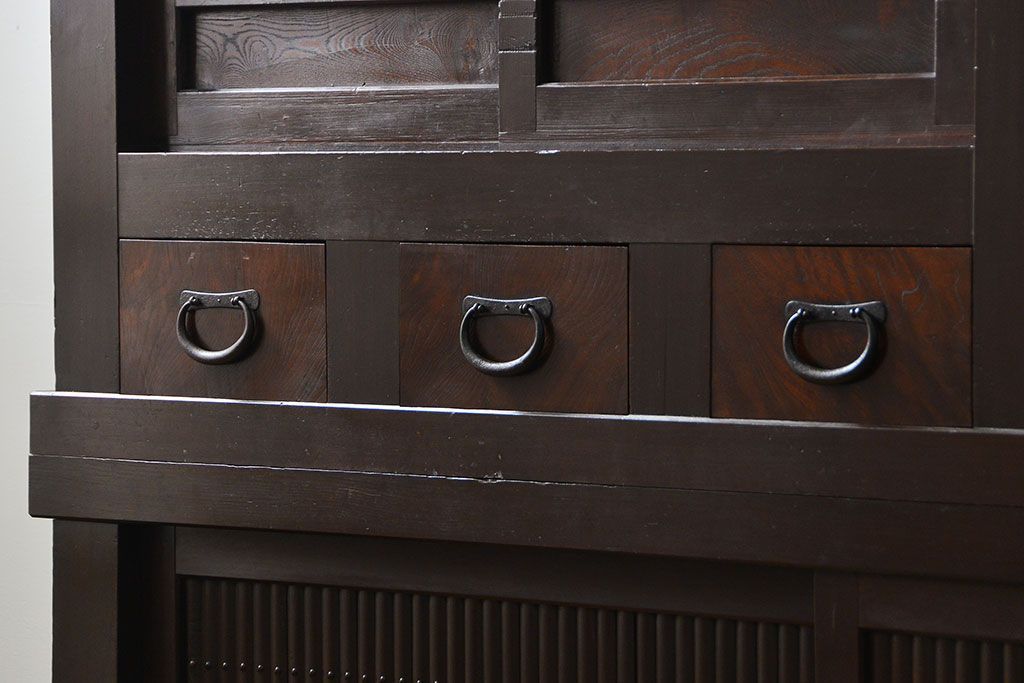 アンティーク家具　アンティーク 丸桟仕上げのモダンな6尺水屋箪笥 (キャビネット、食器棚、戸棚)