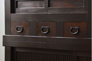 アンティーク家具　アンティーク 丸桟仕上げのモダンな6尺水屋箪笥 (キャビネット、食器棚、戸棚)