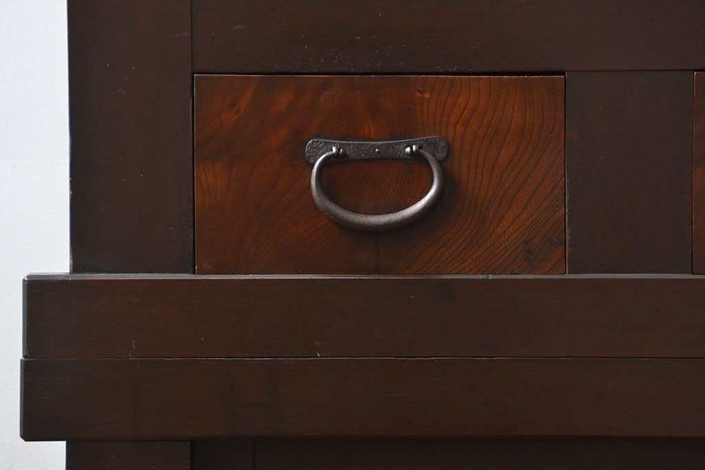 アンティーク家具　アンティーク 丸桟仕上げのモダンな6尺水屋箪笥 (キャビネット、食器棚、戸棚)