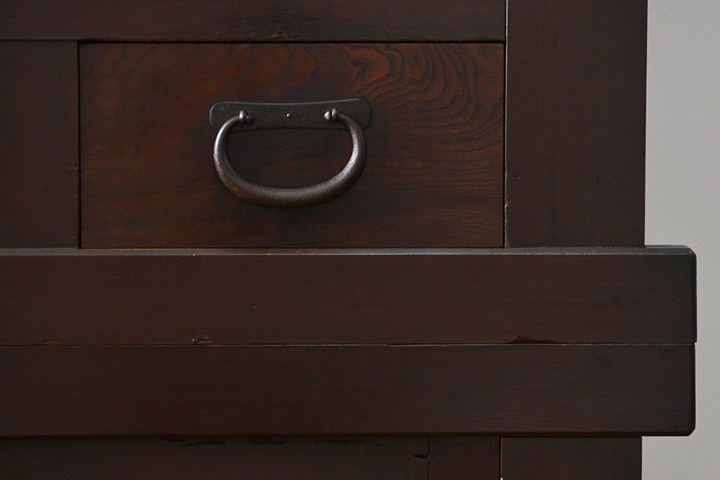 アンティーク家具　アンティーク 丸桟仕上げのモダンな6尺水屋箪笥 (キャビネット、食器棚、戸棚)