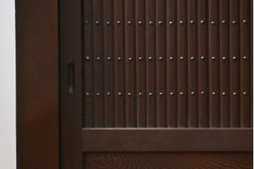 アンティーク家具　アンティーク 丸桟仕上げのモダンな6尺水屋箪笥 (キャビネット、食器棚、戸棚)