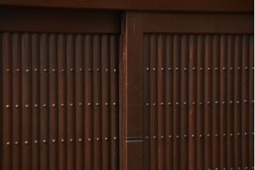 アンティーク家具　アンティーク 丸桟仕上げのモダンな6尺水屋箪笥 (キャビネット、食器棚、戸棚)