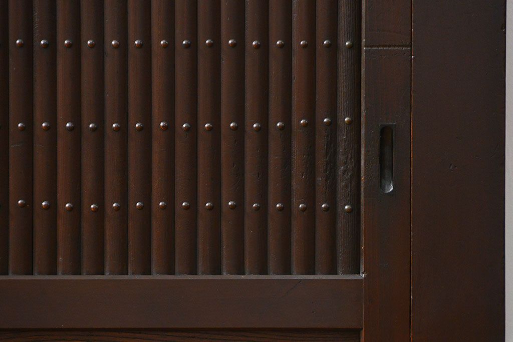 アンティーク家具　アンティーク 丸桟仕上げのモダンな6尺水屋箪笥 (キャビネット、食器棚、戸棚)