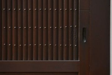 アンティーク家具　アンティーク 丸桟仕上げのモダンな6尺水屋箪笥 (キャビネット、食器棚、戸棚)