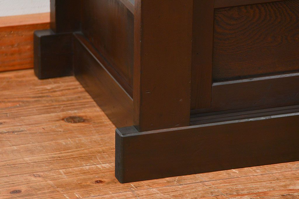 アンティーク家具　アンティーク 丸桟仕上げのモダンな6尺水屋箪笥 (キャビネット、食器棚、戸棚)