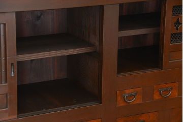 アンティーク家具　アンティーク 丸桟仕上げのモダンな6尺水屋箪笥 (キャビネット、食器棚、戸棚)