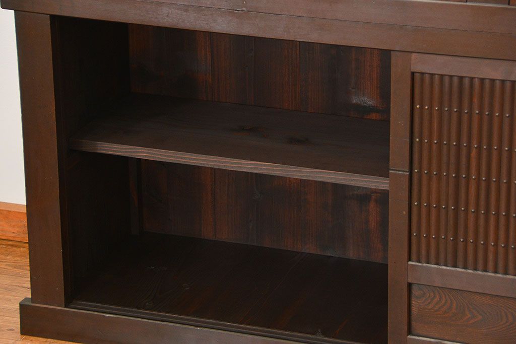 アンティーク家具　アンティーク 丸桟仕上げのモダンな6尺水屋箪笥 (キャビネット、食器棚、戸棚)