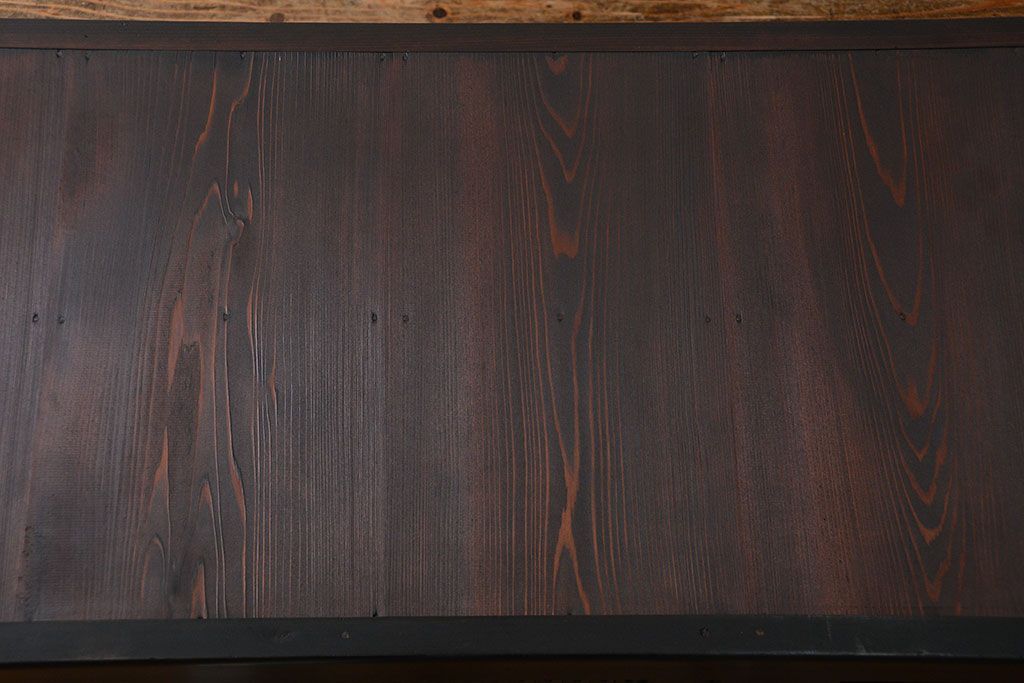 アンティーク家具　アンティーク 丸桟仕上げのモダンな6尺水屋箪笥 (キャビネット、食器棚、戸棚)