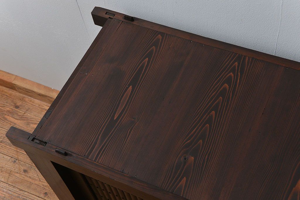 アンティーク家具　アンティーク 丸桟仕上げのモダンな6尺水屋箪笥 (キャビネット、食器棚、戸棚)