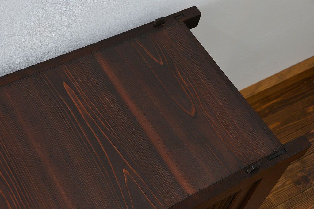 アンティーク家具　アンティーク 丸桟仕上げのモダンな6尺水屋箪笥 (キャビネット、食器棚、戸棚)