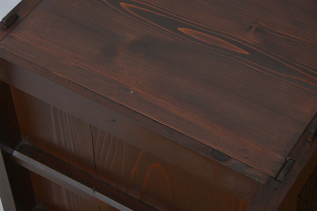 アンティーク家具　アンティーク 丸桟仕上げのモダンな6尺水屋箪笥 (キャビネット、食器棚、戸棚)