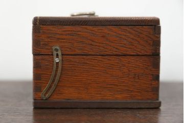 アンティーク雑貨　昭和レトロ 古いナラ材の小さな印鑑箱 (収納箱)