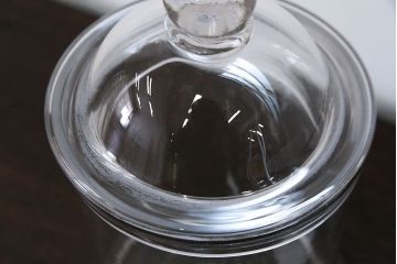 アンティーク雑貨　アンティーク 古いガラス瓶 白磁 計量カップ 2点セット