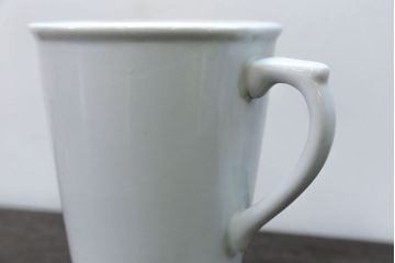 アンティーク雑貨　アンティーク 古いガラス瓶 白磁 計量カップ 2点セット