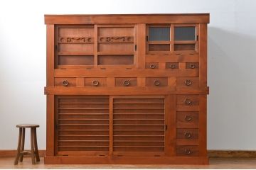 アンティーク家具　古民具・骨董 昇り引き出し付き!明るい色合いの六尺水屋箪笥 (食器棚、収納棚)