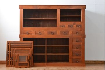 アンティーク家具　古民具・骨董 昇り引き出し付き!明るい色合いの六尺水屋箪笥 (食器棚、収納棚)