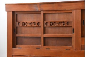 アンティーク家具　古民具・骨董 昇り引き出し付き!明るい色合いの六尺水屋箪笥 (食器棚、収納棚)