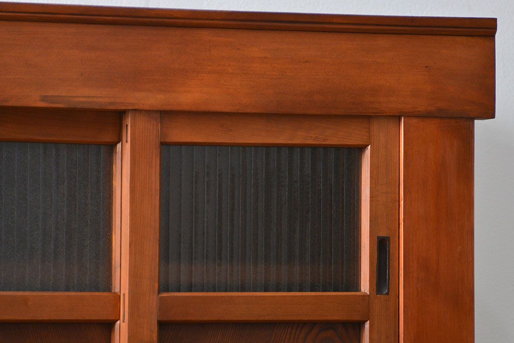 アンティーク家具　古民具・骨董 昇り引き出し付き!明るい色合いの六尺水屋箪笥 (食器棚、収納棚)