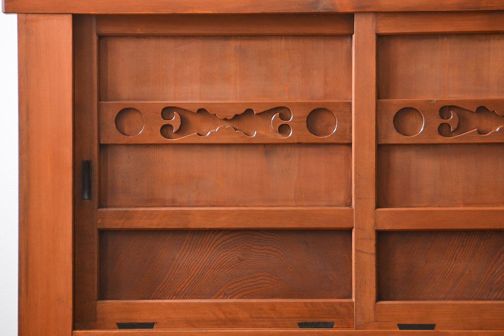 アンティーク家具　古民具・骨董 昇り引き出し付き!明るい色合いの六尺水屋箪笥 (食器棚、収納棚)