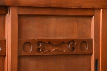 アンティーク家具　古民具・骨董 昇り引き出し付き!明るい色合いの六尺水屋箪笥 (食器棚、収納棚)