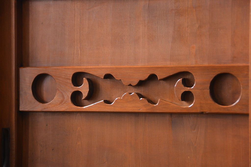 アンティーク家具　古民具・骨董 昇り引き出し付き!明るい色合いの六尺水屋箪笥 (食器棚、収納棚)