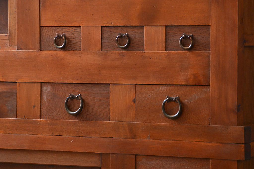 アンティーク家具　古民具・骨董 昇り引き出し付き!明るい色合いの六尺水屋箪笥 (食器棚、収納棚)