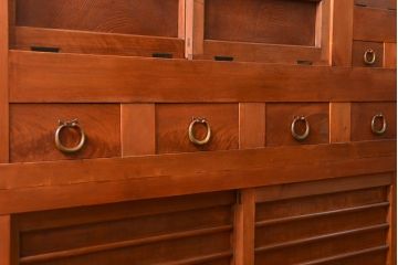 アンティーク家具　古民具・骨董 昇り引き出し付き!明るい色合いの六尺水屋箪笥 (食器棚、収納棚)