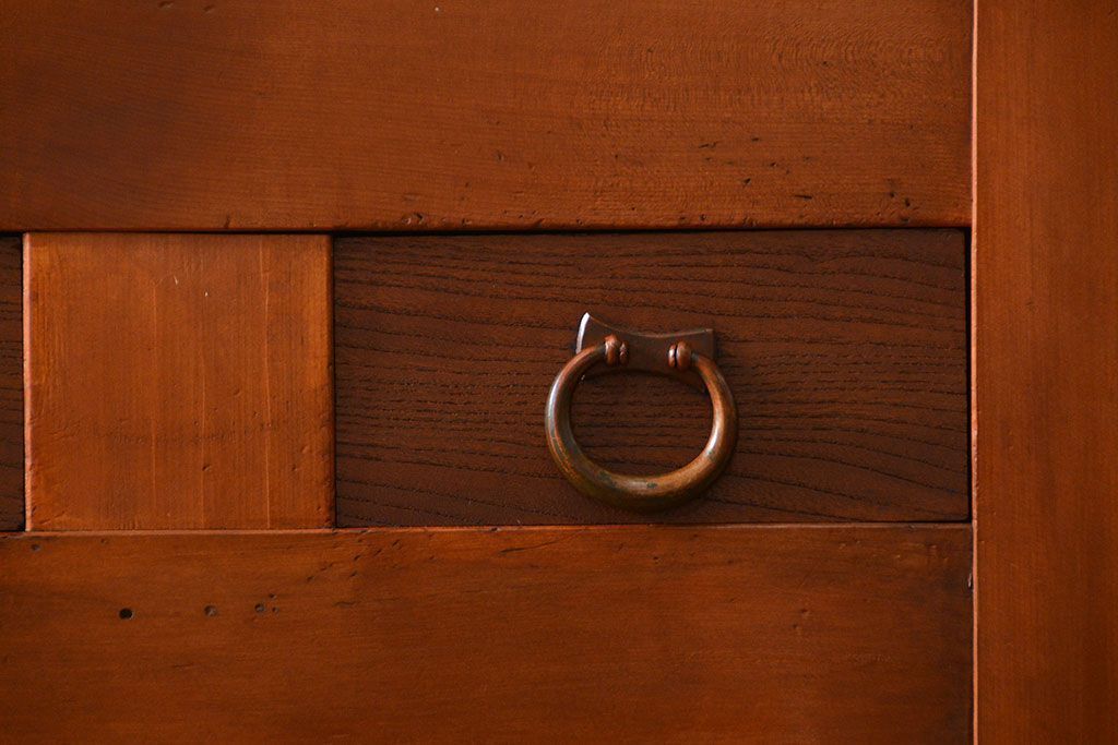 アンティーク家具　古民具・骨董 昇り引き出し付き!明るい色合いの六尺水屋箪笥 (食器棚、収納棚)