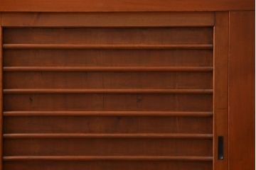 アンティーク家具　古民具・骨董 昇り引き出し付き!明るい色合いの六尺水屋箪笥 (食器棚、収納棚)