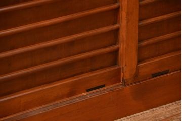 アンティーク家具　古民具・骨董 昇り引き出し付き!明るい色合いの六尺水屋箪笥 (食器棚、収納棚)