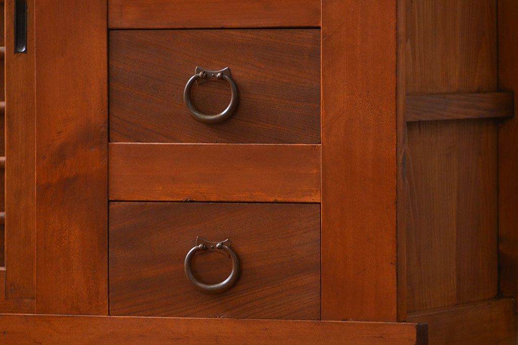 アンティーク家具　古民具・骨董 昇り引き出し付き!明るい色合いの六尺水屋箪笥 (食器棚、収納棚)