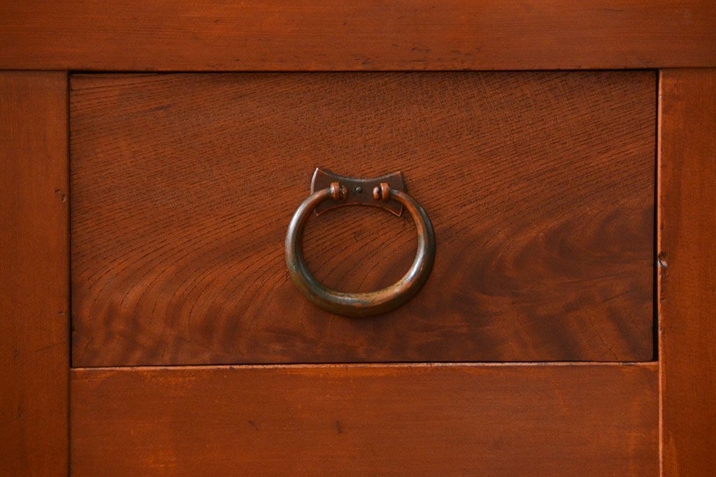 アンティーク家具　古民具・骨董 昇り引き出し付き!明るい色合いの六尺水屋箪笥 (食器棚、収納棚)