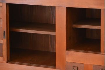 アンティーク家具　古民具・骨董 昇り引き出し付き!明るい色合いの六尺水屋箪笥 (食器棚、収納棚)