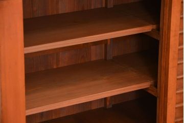 アンティーク家具　古民具・骨董 昇り引き出し付き!明るい色合いの六尺水屋箪笥 (食器棚、収納棚)