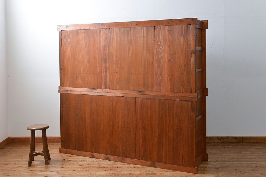 アンティーク家具　古民具・骨董 昇り引き出し付き!明るい色合いの六尺水屋箪笥 (食器棚、収納棚)