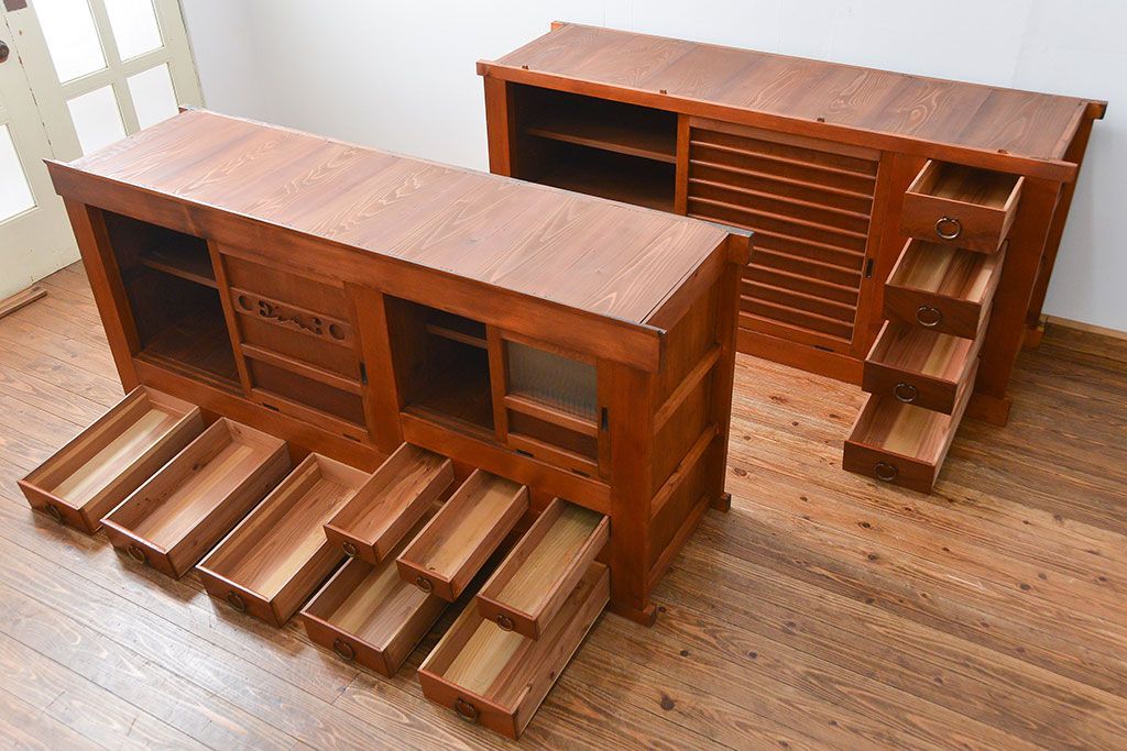 アンティーク家具　古民具・骨董 昇り引き出し付き!明るい色合いの六尺水屋箪笥 (食器棚、収納棚)