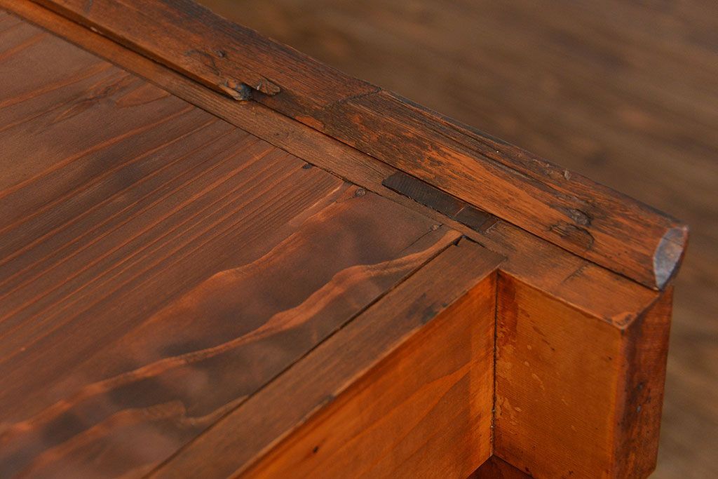 アンティーク家具　古民具・骨董 昇り引き出し付き!明るい色合いの六尺水屋箪笥 (食器棚、収納棚)