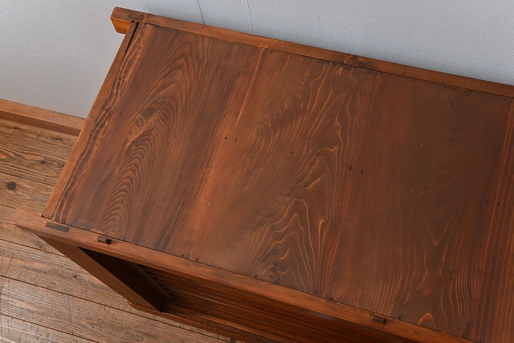 アンティーク家具　古民具・骨董 昇り引き出し付き!明るい色合いの六尺水屋箪笥 (食器棚、収納棚)