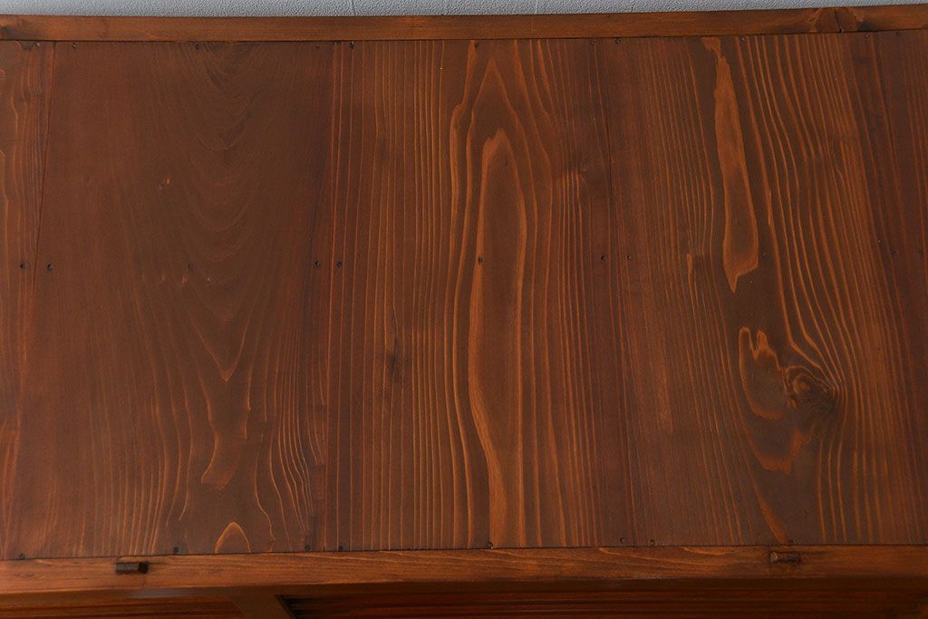 アンティーク家具　古民具・骨董 昇り引き出し付き!明るい色合いの六尺水屋箪笥 (食器棚、収納棚)