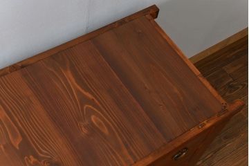 アンティーク家具　古民具・骨董 昇り引き出し付き!明るい色合いの六尺水屋箪笥 (食器棚、収納棚)