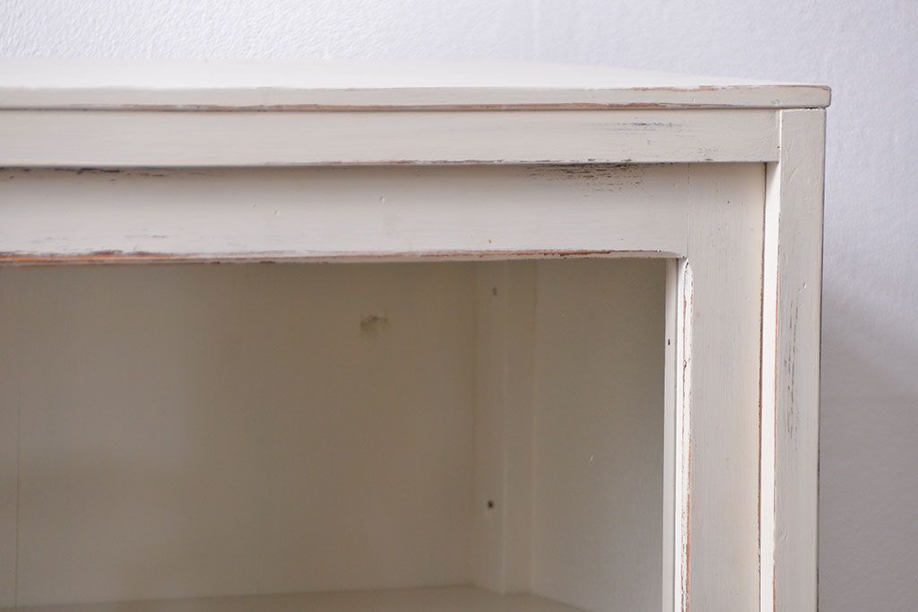 アンティーク家具　アンティークペイント　ダイヤガラス入りの小振りな食器棚(収納棚、戸棚)