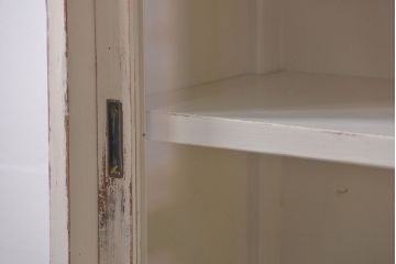 アンティーク家具　アンティークペイント　ダイヤガラス入りの小振りな食器棚(収納棚、戸棚)