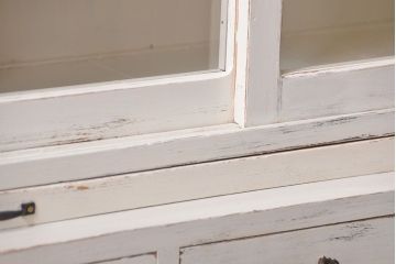 アンティーク家具　アンティークペイント　ダイヤガラス入りの小振りな食器棚(収納棚、戸棚)