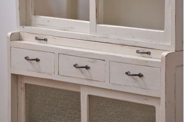 アンティーク家具　アンティークペイント　ダイヤガラス入りの小振りな食器棚(収納棚、戸棚)