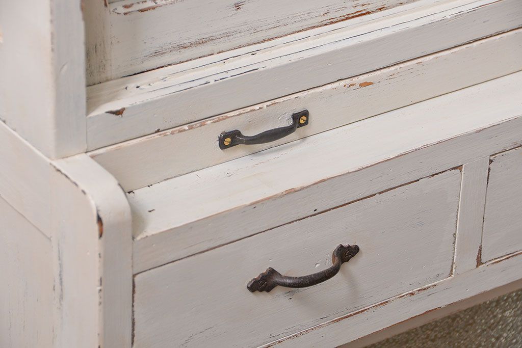 アンティーク家具　アンティークペイント　ダイヤガラス入りの小振りな食器棚(収納棚、戸棚)