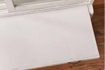 アンティーク家具　アンティークペイント　ダイヤガラス入りの小振りな食器棚(収納棚、戸棚)