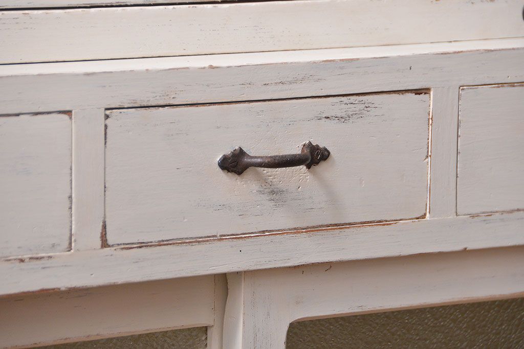 アンティーク家具　アンティークペイント　ダイヤガラス入りの小振りな食器棚(収納棚、戸棚)