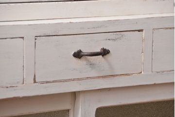 アンティーク家具　アンティークペイント　ダイヤガラス入りの小振りな食器棚(収納棚、戸棚)