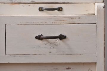 アンティーク家具　アンティークペイント　ダイヤガラス入りの小振りな食器棚(収納棚、戸棚)